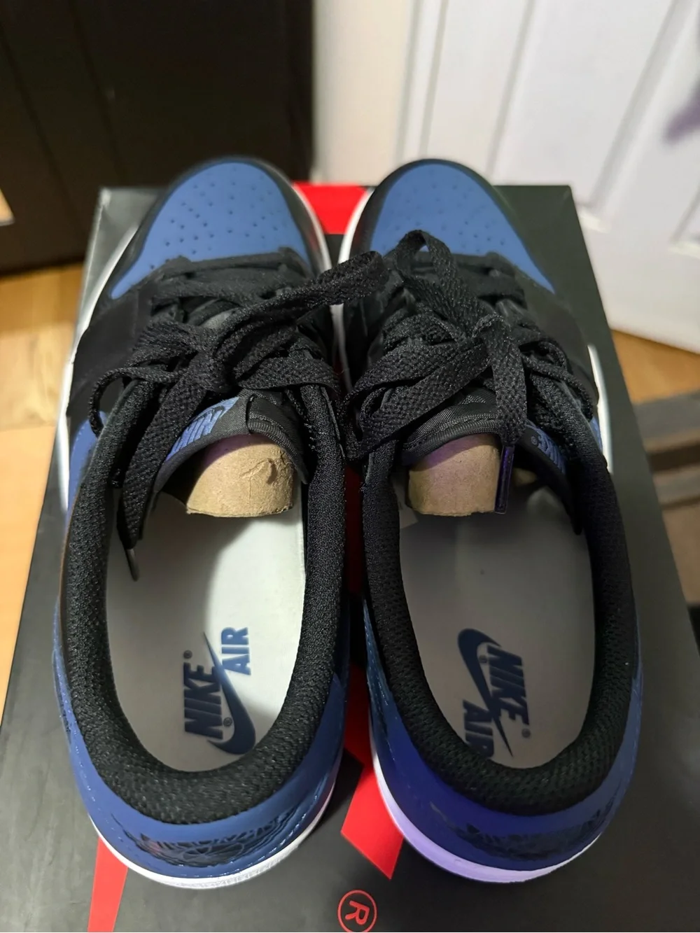 Jordan Men's Black and Blue Low-Top Sneakers